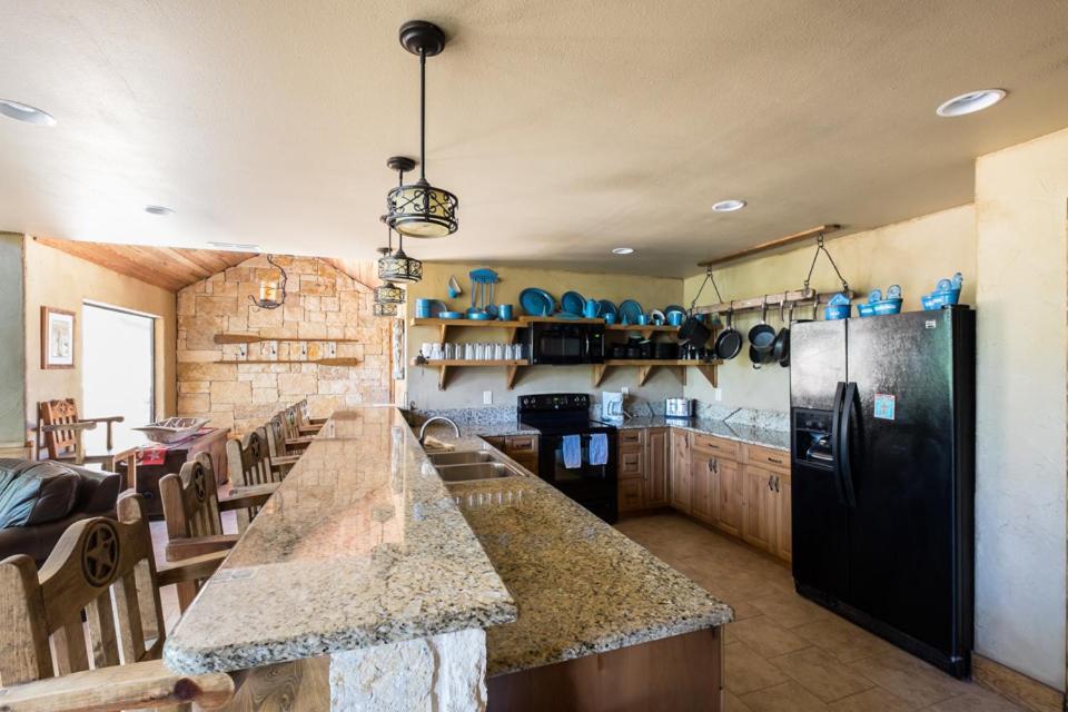 River Bluff Cabins Rio Frio Room photo