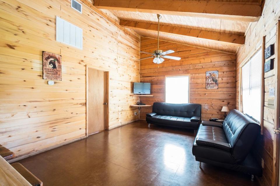 River Bluff Cabins Rio Frio Room photo