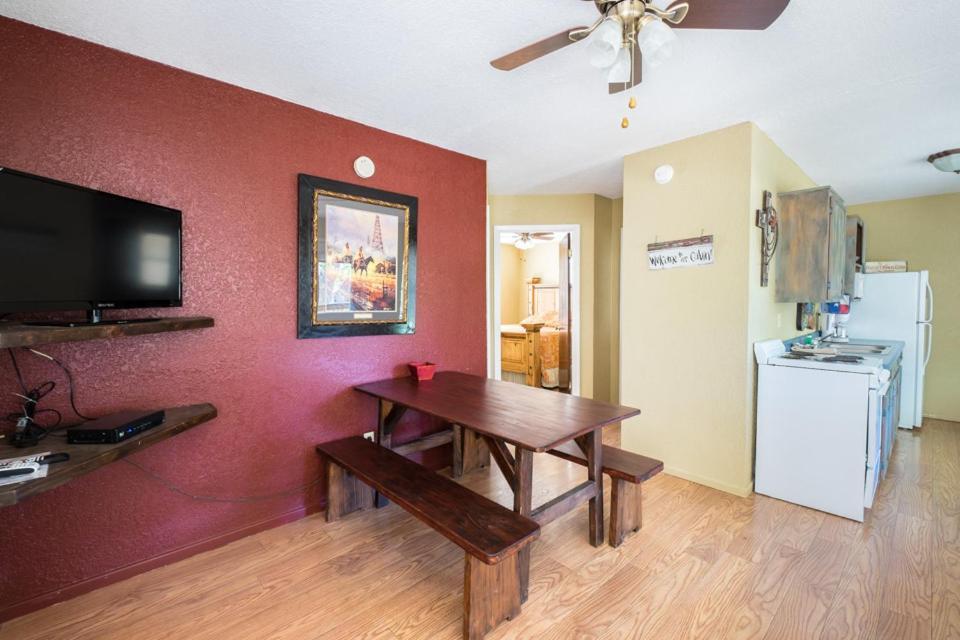 River Bluff Cabins Rio Frio Room photo
