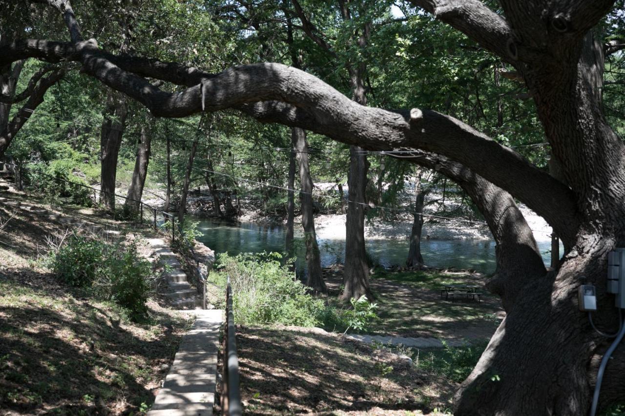 River Bluff Cabins Rio Frio Exterior photo